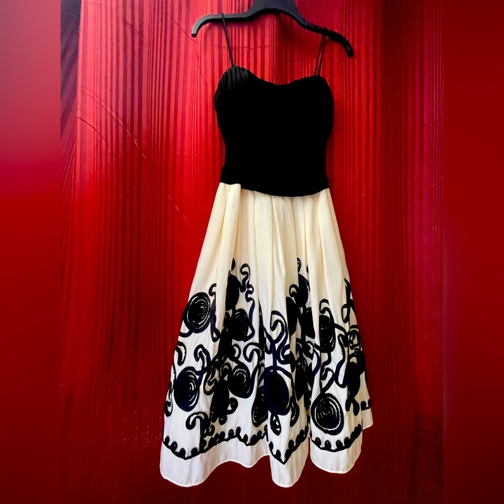 SL Fashions Gown Like New